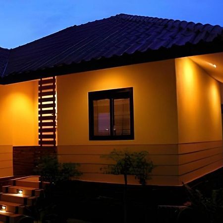 Tanisa Resort Csumphon Kültér fotó