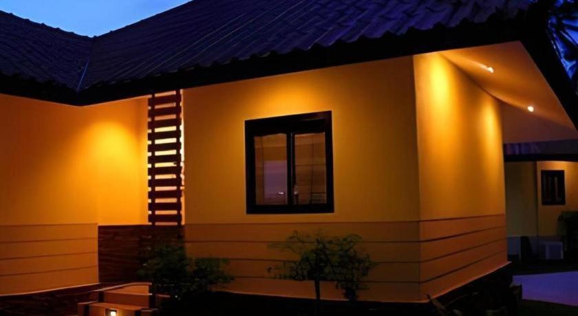 Tanisa Resort Csumphon Kültér fotó