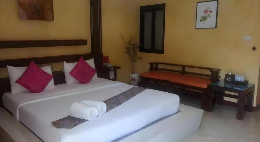 Tanisa Resort Csumphon Kültér fotó